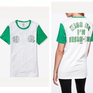 🎉SALE💕☘️VS PINK “KISS ME IM IRISH” CAMPUS TEE